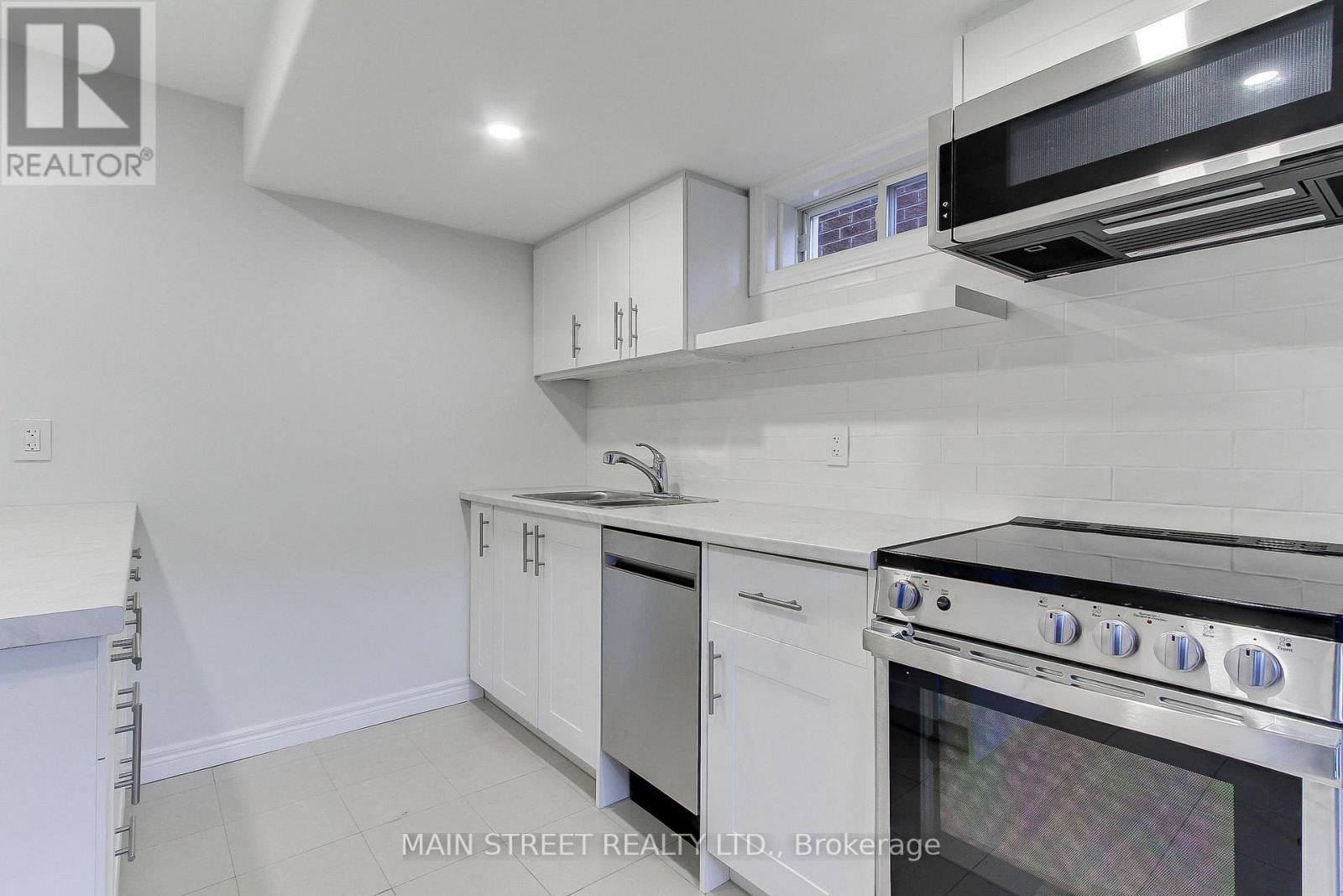 83 Laurendale Avenue, Georgina, Ontario  L4P 4G3 - Photo 8 - N13921866