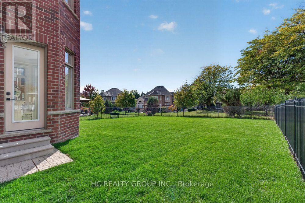 39 Royal West Road, Markham, Ontario  L6C 0L5 - Photo 3 - N13922000