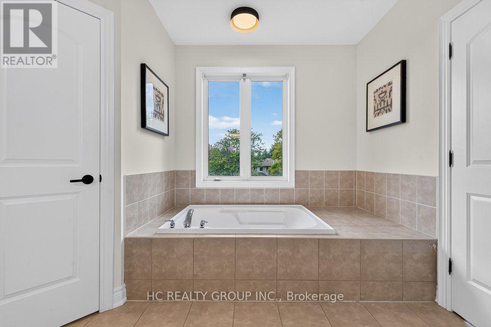 39 Royal West Road, Markham, Ontario  L6C 0L5 - Photo 34 - N13922000