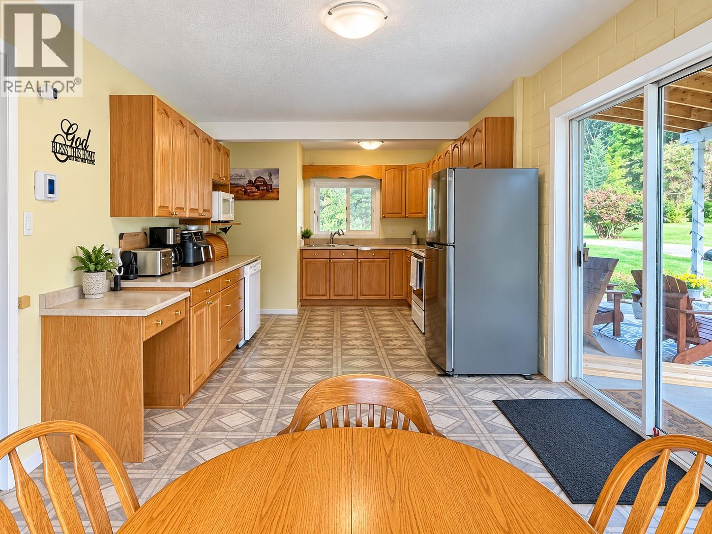 2460 Pye Road Road, Clearwater, British Columbia  V0E 1N1 - Photo 9 - 10397742