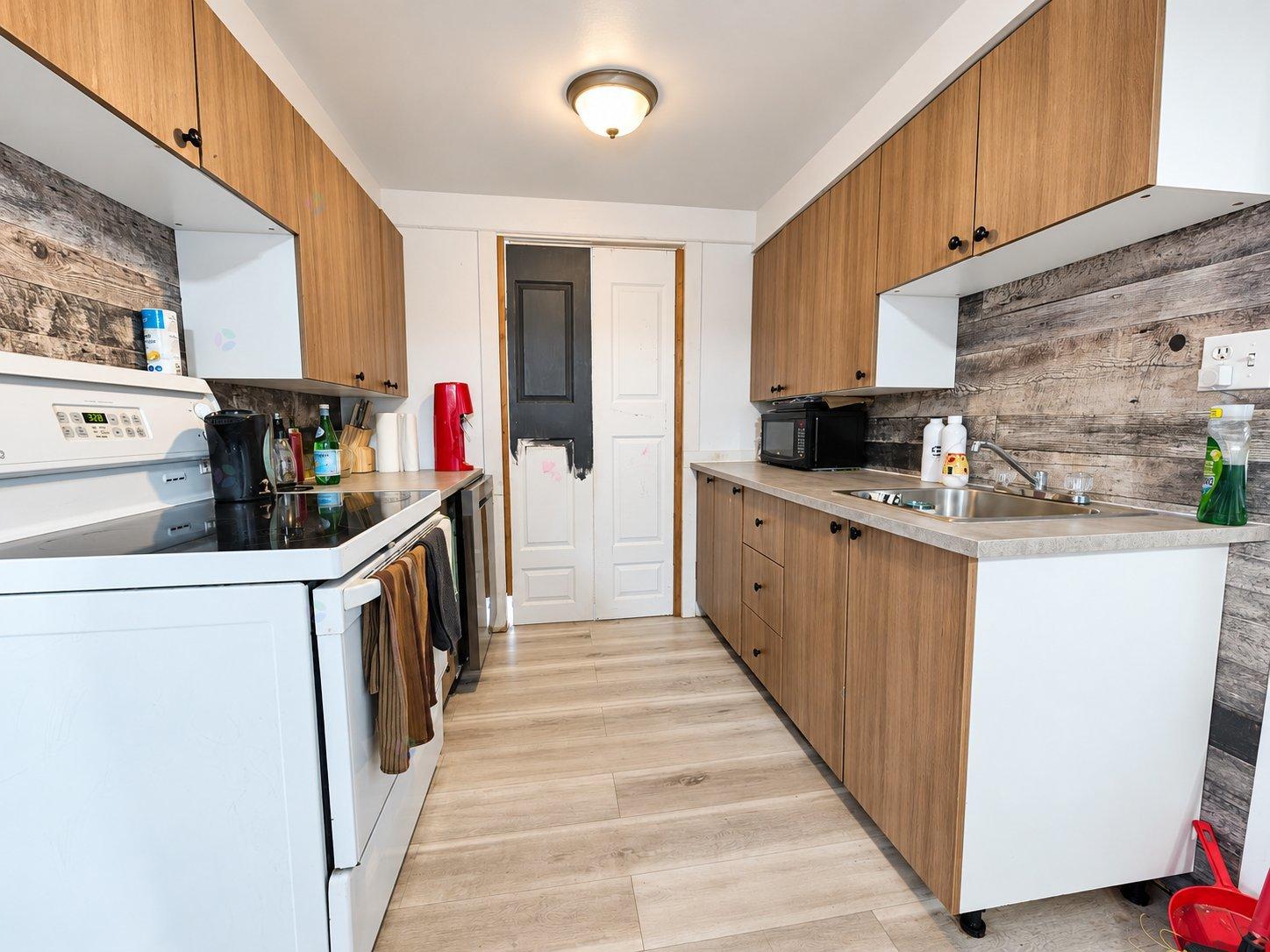 1749 Rue St-Denis Trois-Rivières Quebec Canada G9A4A5 5