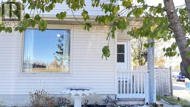 44 Falwood Crescent NE, Calgary, Alberta  T3J 1E3 - Photo 2 - A2351957