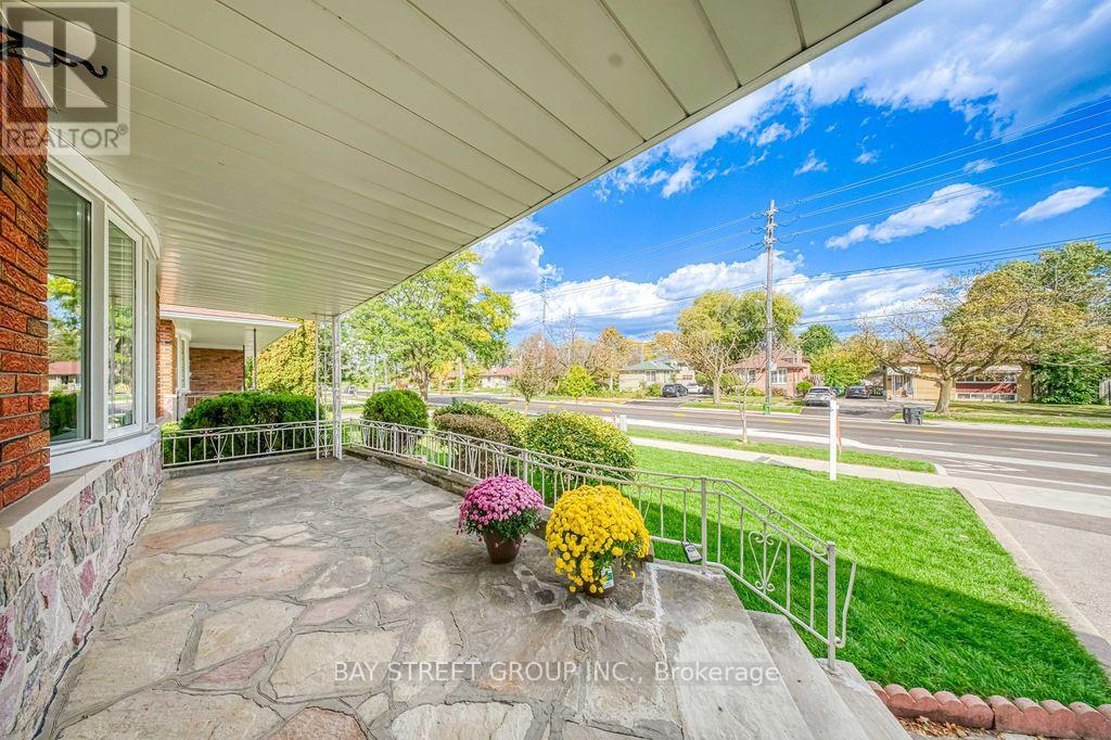 936 Scarborough Golf Clu Road, Toronto, Ontario  M1G 1J9 - Photo 3 - E13934396