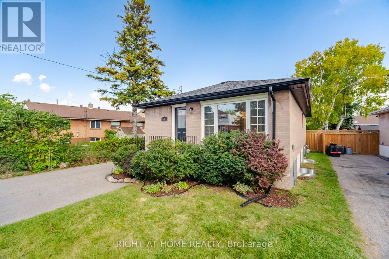 643 Perry Crescent, Oshawa, Ontario  L1J 2E4 - Photo 5 - E13934890