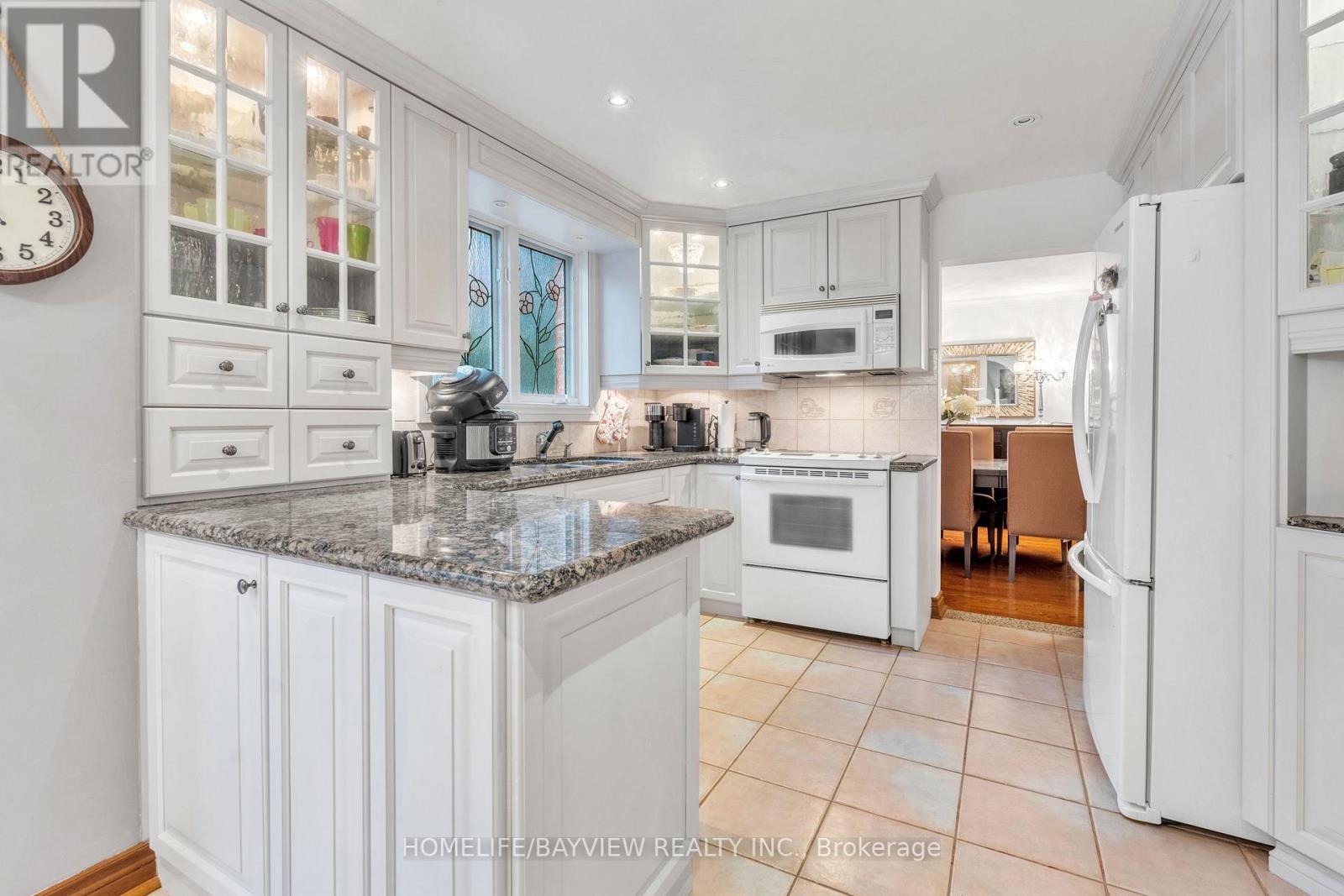 16 Roosevelt Drive, Richmond Hill, Ontario  L4C 6V3 - Photo 8 - N13935246