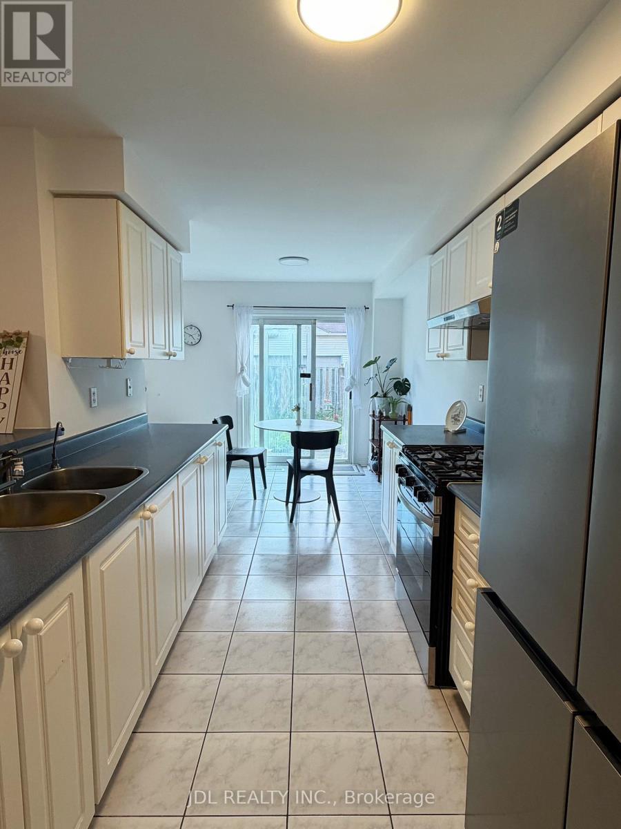 63 Peninsula Crescent, Richmond Hill, Ontario  L4S 1V1 - Photo 3 - N13935624