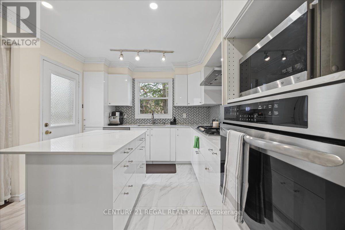 342 Hickling Trail, Barrie, Ontario  L4M 5Z7 - Photo 4 - S13933536
