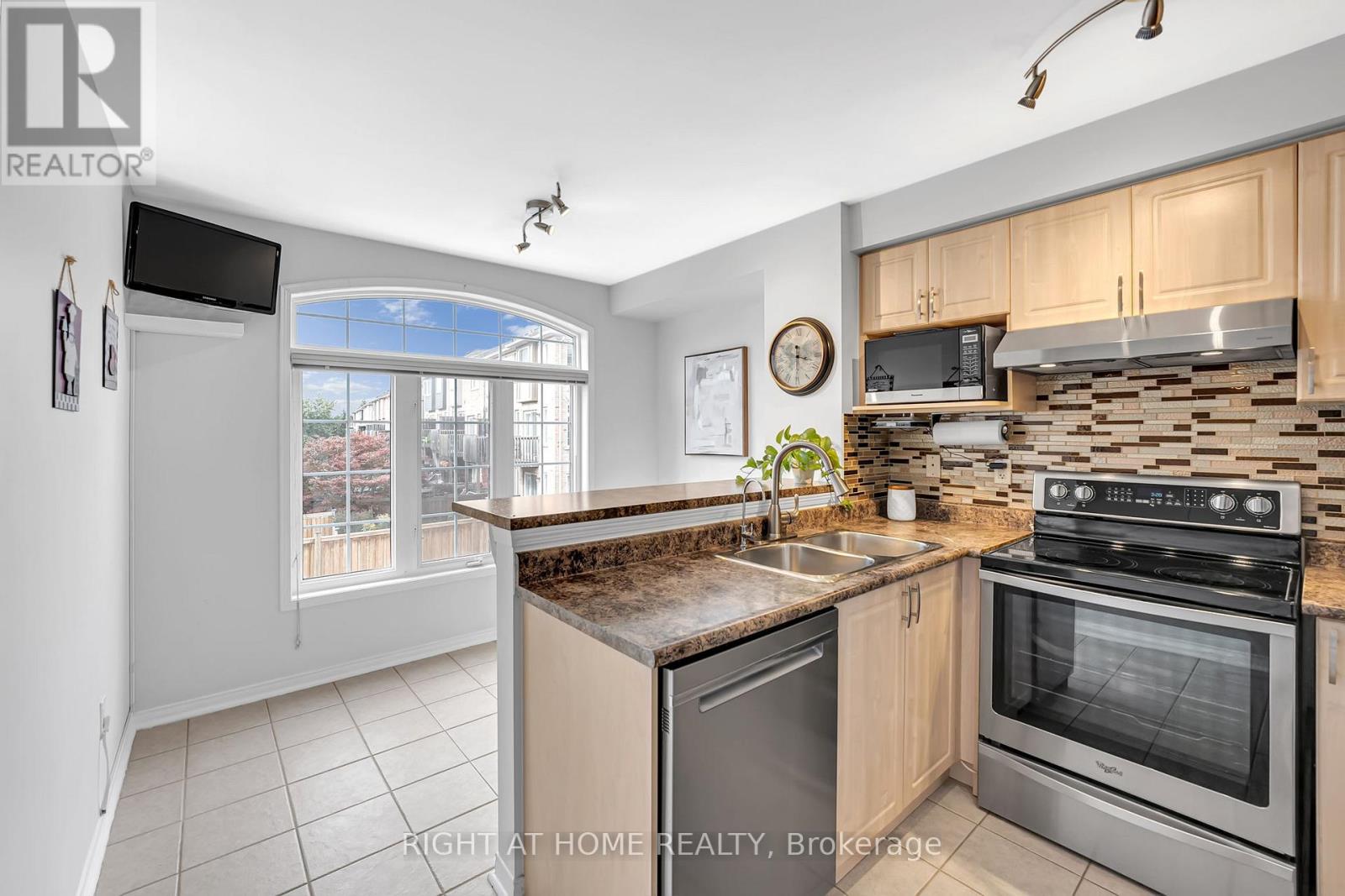 3370 Redpath Circle, Mississauga, Ontario  L5N 8R1 - Photo 10 - W13933918