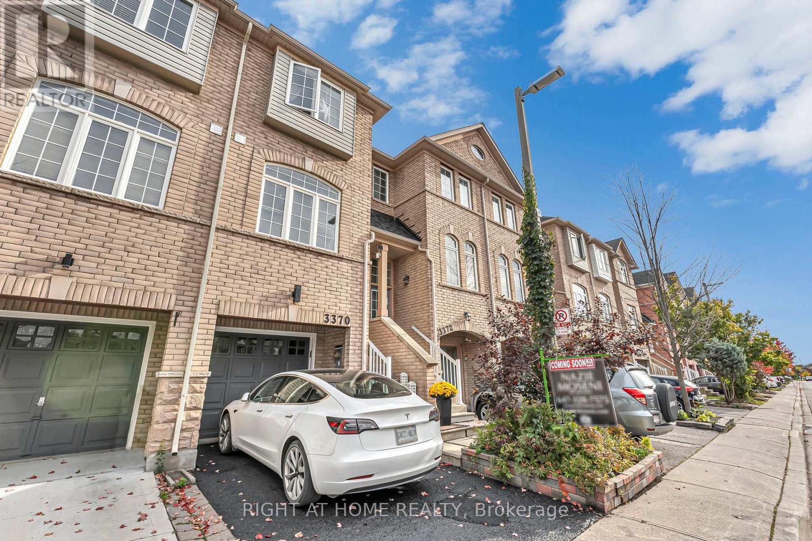 3370 Redpath Circle, Mississauga, Ontario  L5N 8R1 - Photo 2 - W13933918