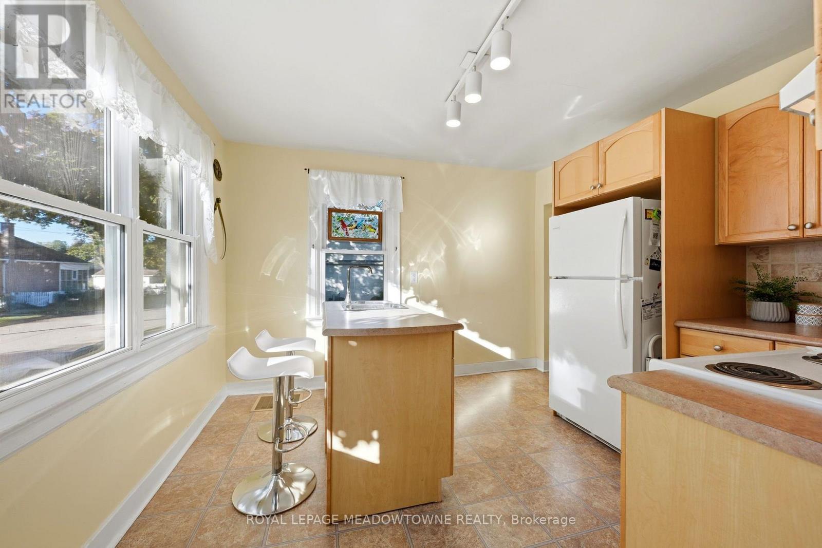 33 Durham Street, Halton Hills, Ontario  L7G 1Z8 - Photo 13 - W13934048