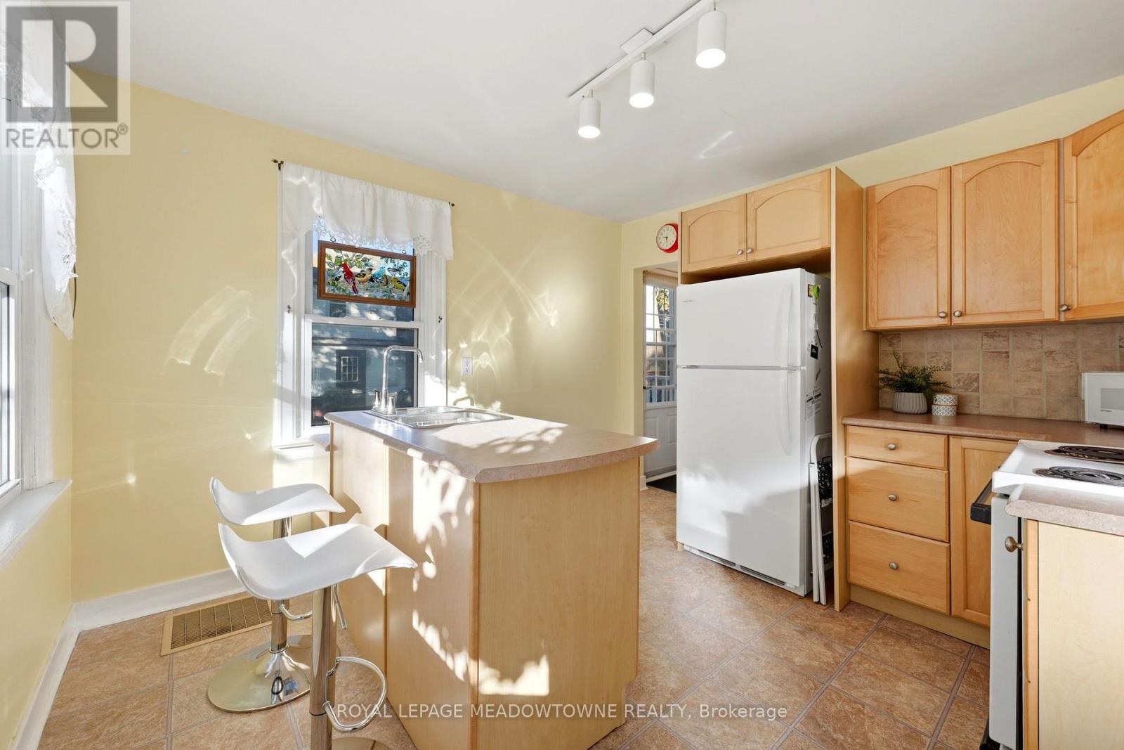 33 Durham Street, Halton Hills, Ontario  L7G 1Z8 - Photo 14 - W13934048
