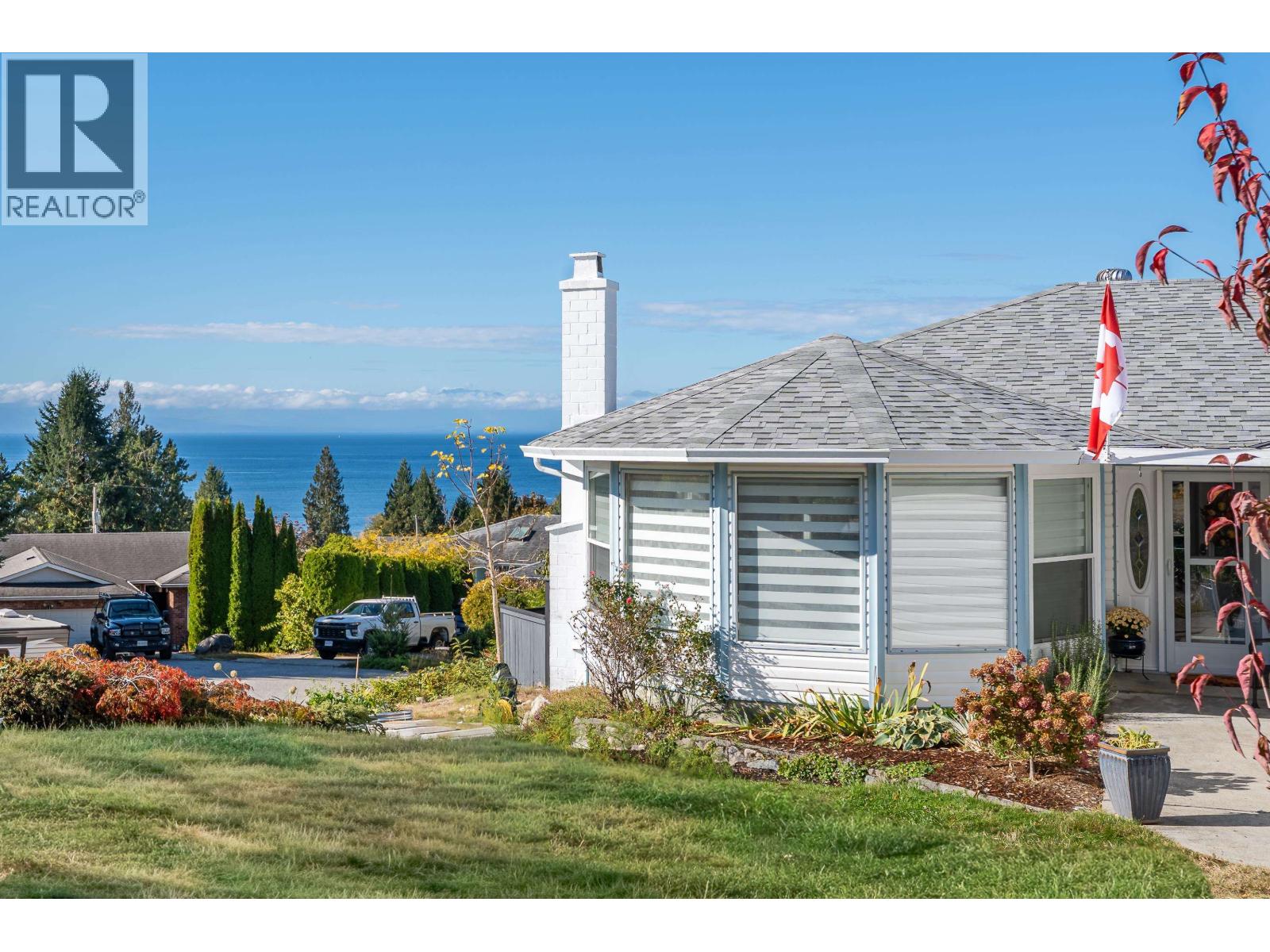 5007 LAUREL AVENUE, Sechelt, British Columbia