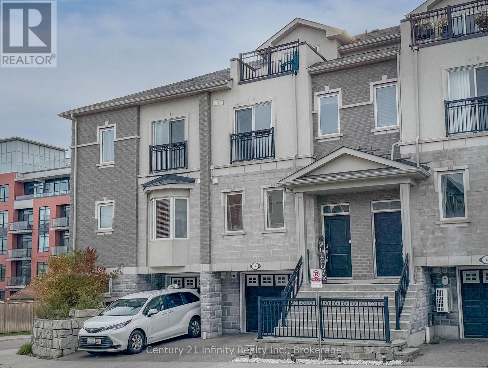 4 DUNSLEY WAY, Whitby, Ontario