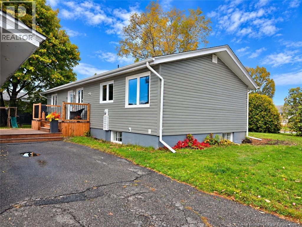 1211 Whelton, Bathurst, New Brunswick  E2A 3S7 - Photo 4 - NB149171