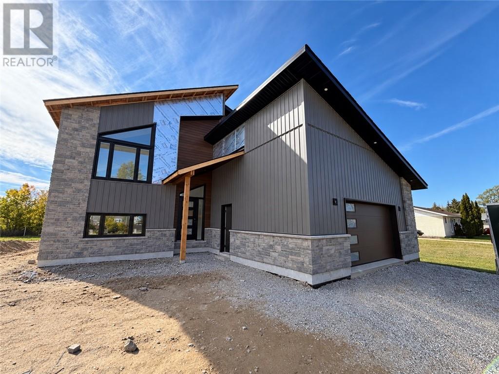 39 Wilson Street, Little Current, Ontario  P0P 1K0 - Photo 1 - 2130901