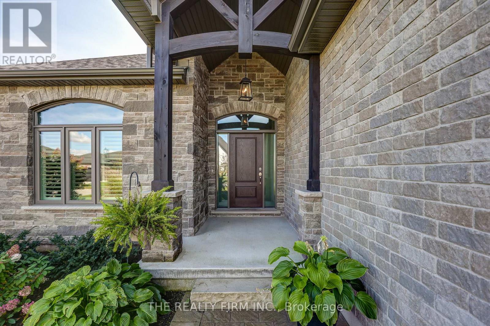53 Foxborough Place, Thames Centre, Ontario  N0M 2P0 - Photo 2 - X13996182