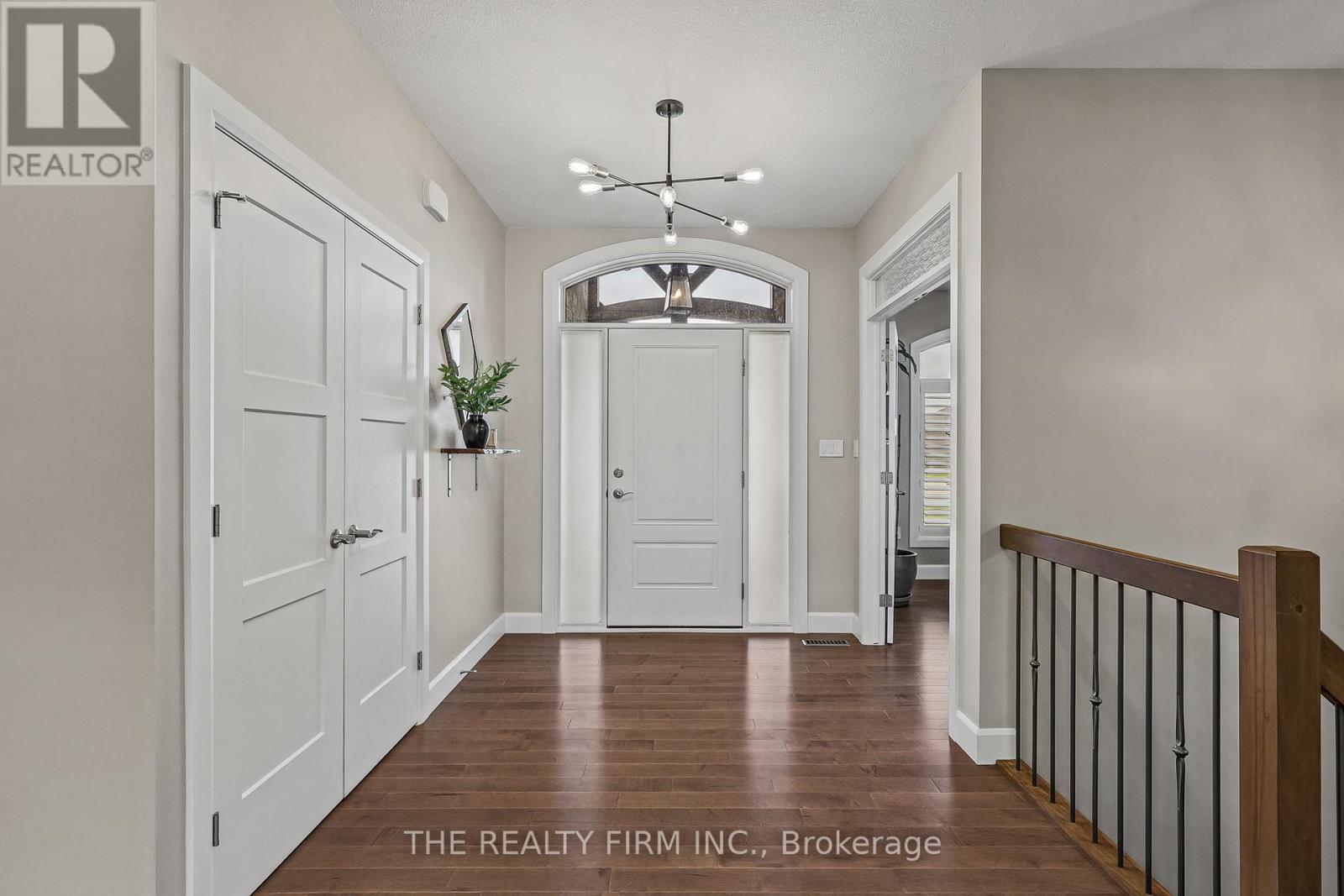 53 Foxborough Place, Thames Centre, Ontario  N0M 2P0 - Photo 3 - X13996182