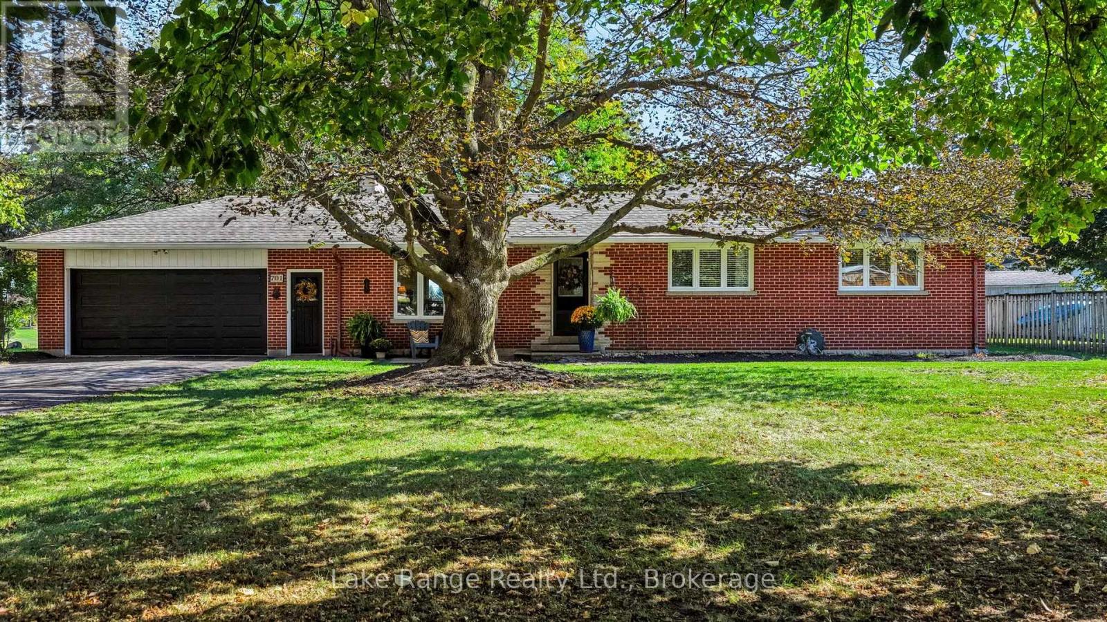 701 Maple Street, Huron East, Ontario  N0G 1H0 - Photo 2 - X13995638