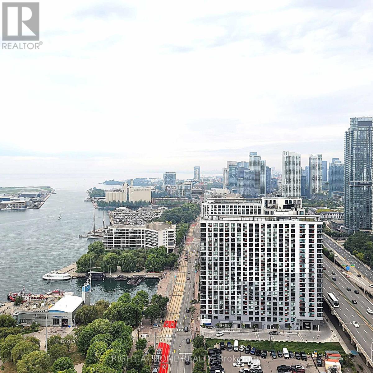2702 - 270 QUEENS QUAY W