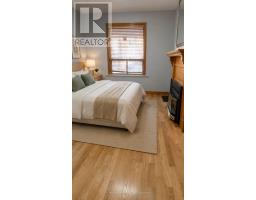 372 WOODBINE AVENUE, Toronto, Ontario
