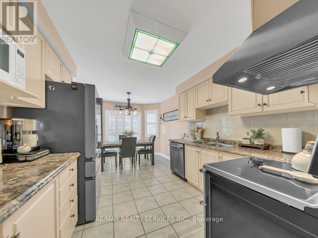 58 Sunny Glen Crescent, Brampton, Ontario  L7A 2C7 - Photo 16 - W13992512
