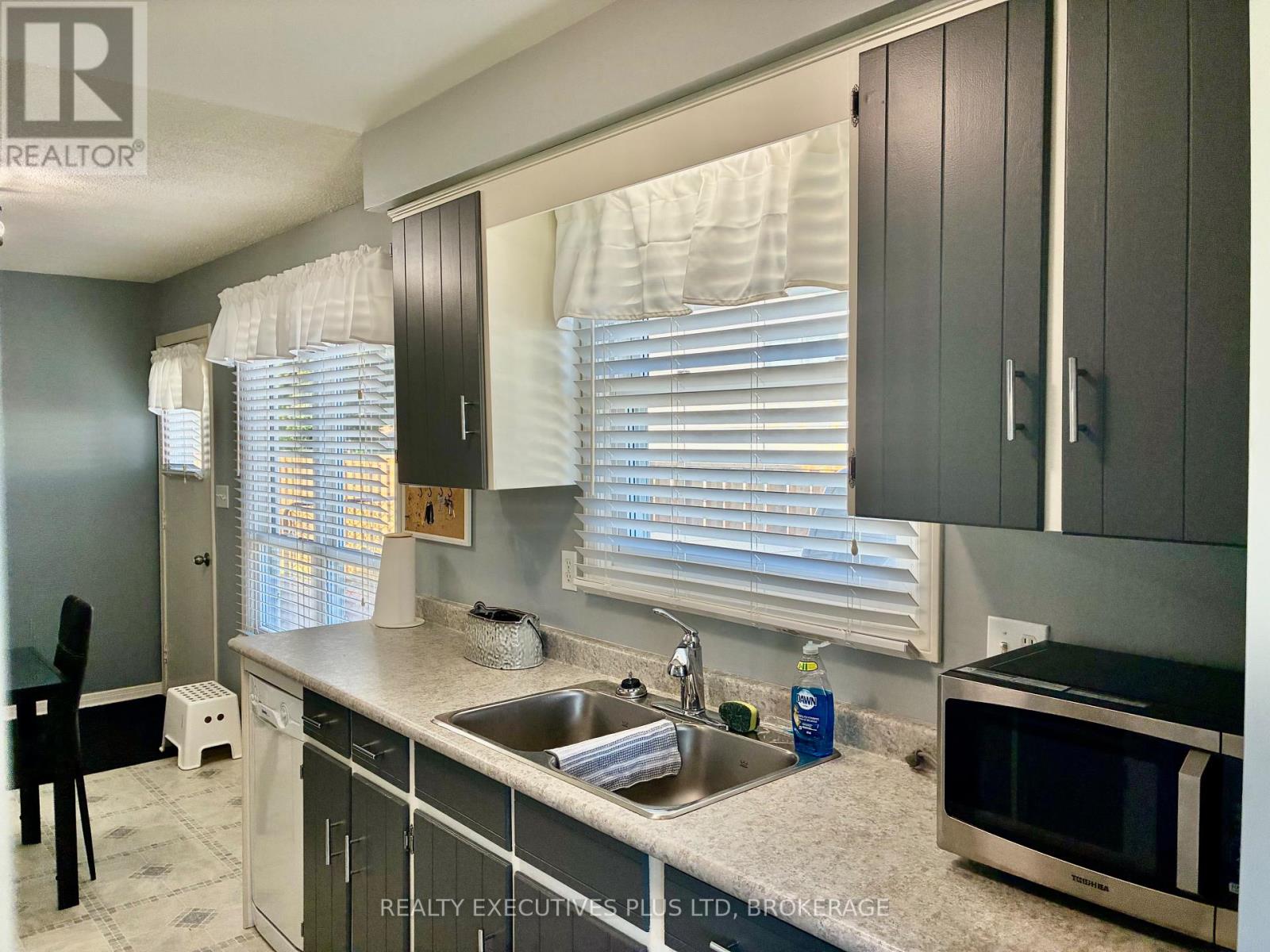 94 Carriage Road, St. Catharines, Ontario  L2P 3S8 - Photo 5 - X13864780
