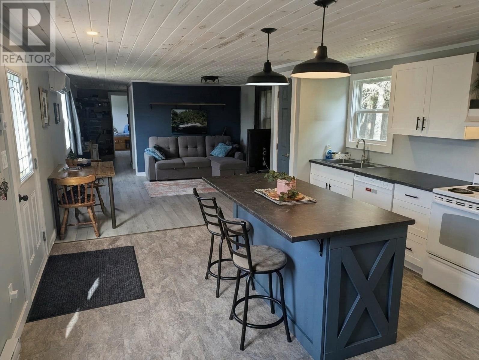 11 Riverview Drive, New London, Prince Edward Island  C0B 1M0 - Photo 1 - 202625701