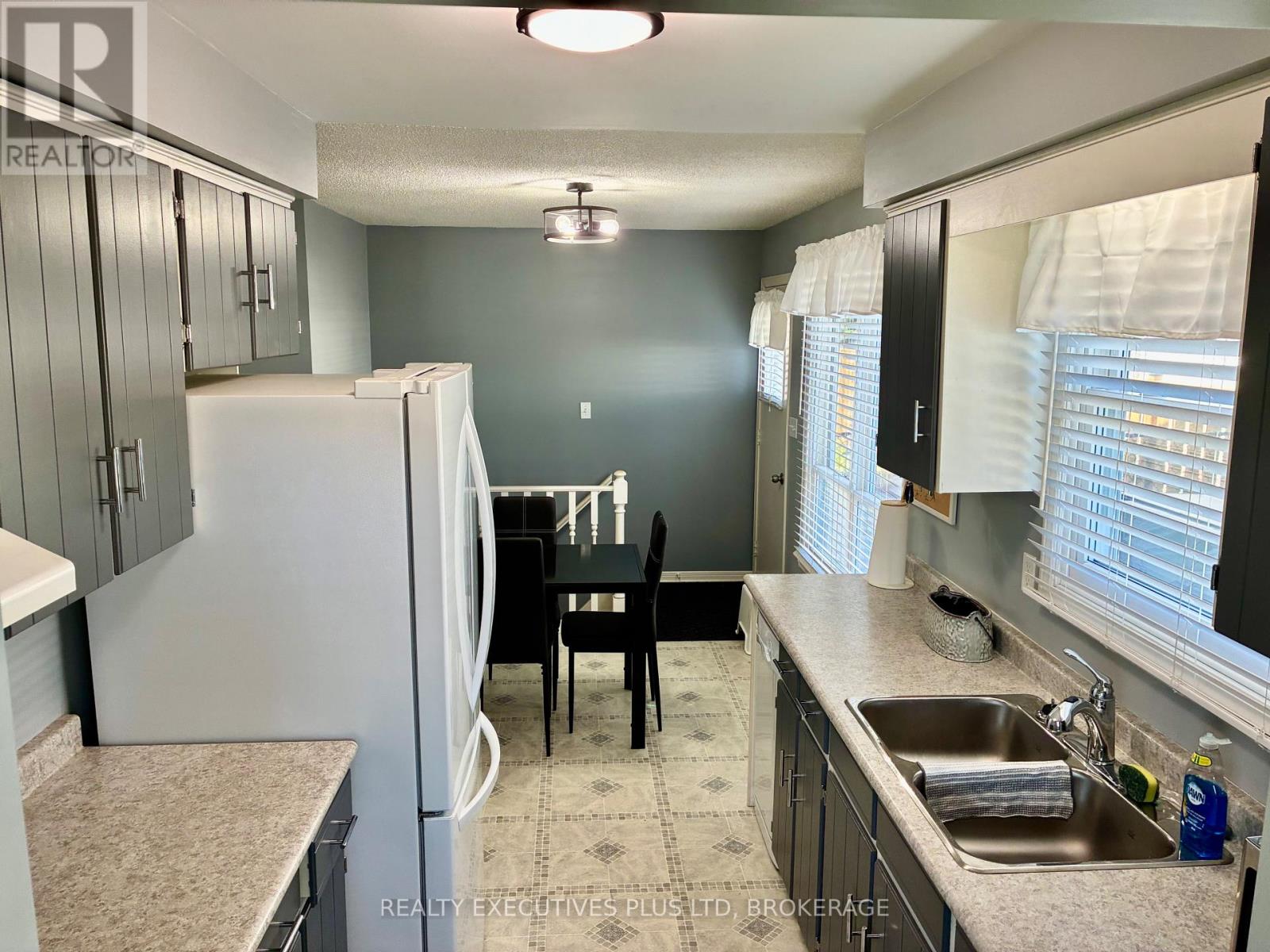 94 Carriage Road, St. Catharines, Ontario  L2P 3S8 - Photo 6 - X13864780