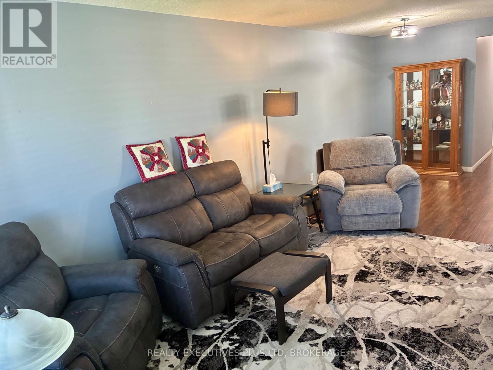 94 Carriage Road, St. Catharines, Ontario  L2P 3S8 - Photo 9 - X13864780