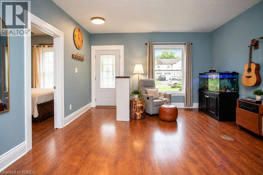11 Stirton Avenue, Brantford, Ontario  N3T 1E2 - Photo 4 - 40868267