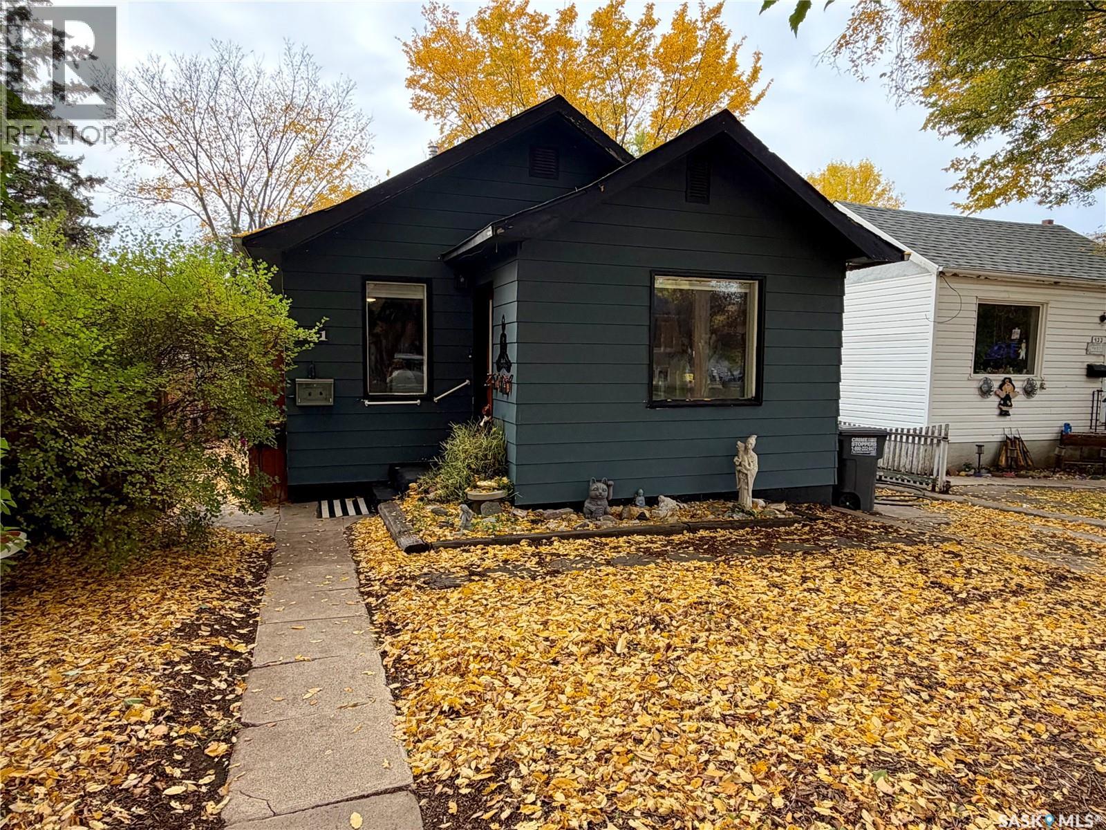 431 L Avenue N, Saskatoon, Saskatchewan  S7L 2P6 - Photo 1 - SK050927