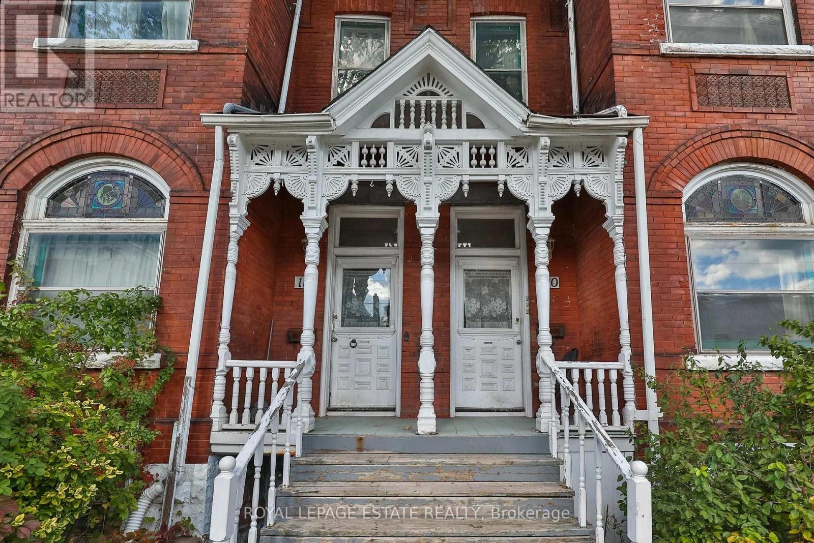 110-112 Baldwin Street, Toronto, Ontario  M5T 1L6 - Photo 2 - C13997868