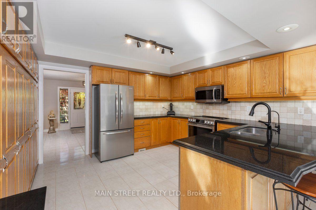 22 Mcclenny Drive N, Aurora, Ontario  L4G 5P6 - Photo 17 - N13999436