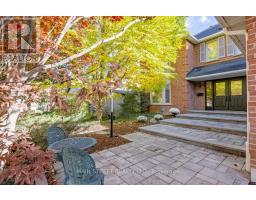 22 MCCLENNY DRIVE N, Aurora, Ontario