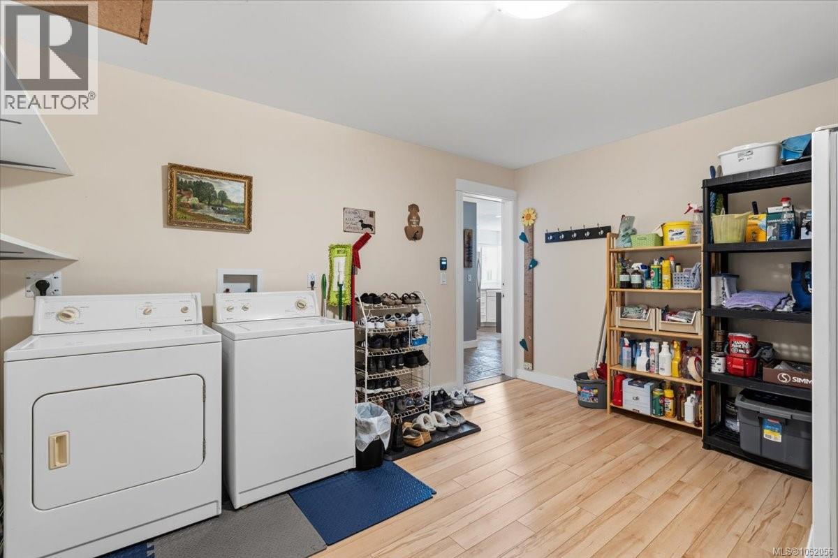 558 Johnstone Rd