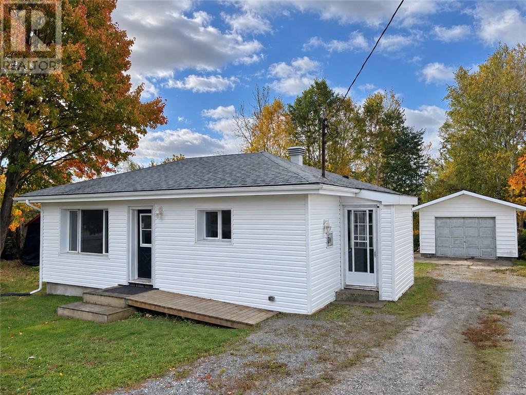 1581 Lakeshore Drive, Val Caron, Ontario  P3N 1L3 - Photo 1 - 2130886