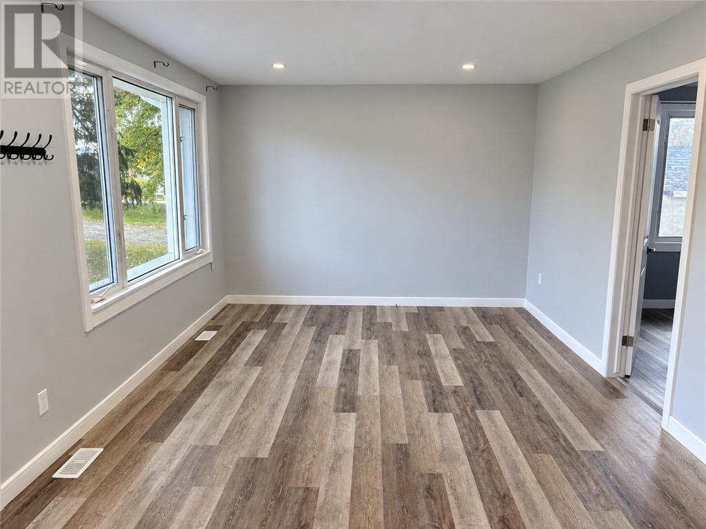 1581 Lakeshore Drive, Val Caron, Ontario  P3N 1L3 - Photo 12 - 2130886