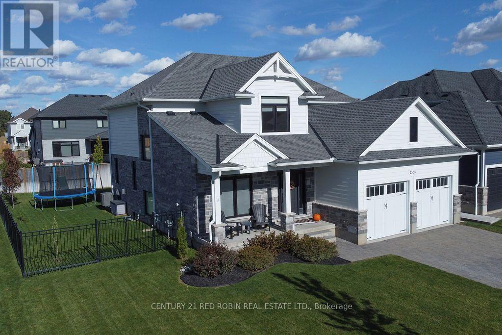 2558 Terry Fox Court, Strathroy-Caradoc, Ontario  N0L 1W0 - Photo 2 - X14003128