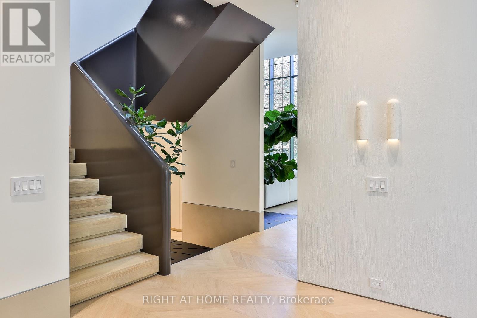 127 Yonge Boulevard, Toronto, Ontario  M5M 3H2 - Photo 27 - C14001020