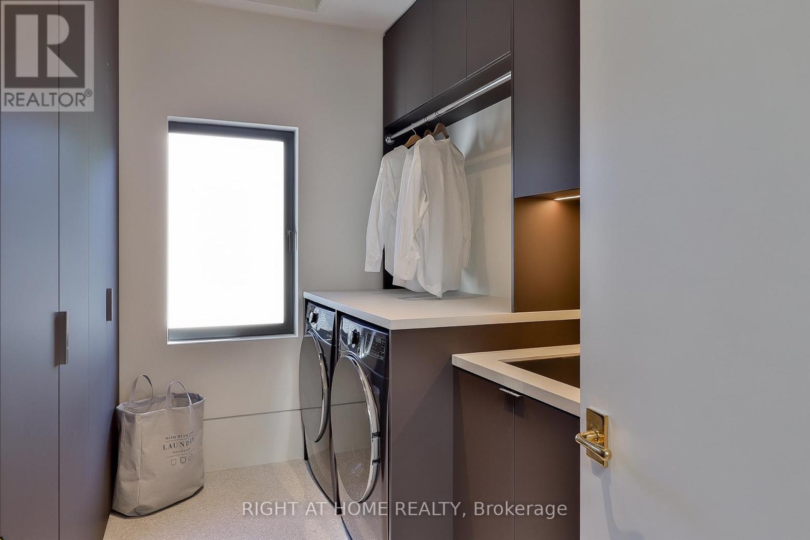 127 Yonge Boulevard, Toronto, Ontario  M5M 3H2 - Photo 39 - C14001020