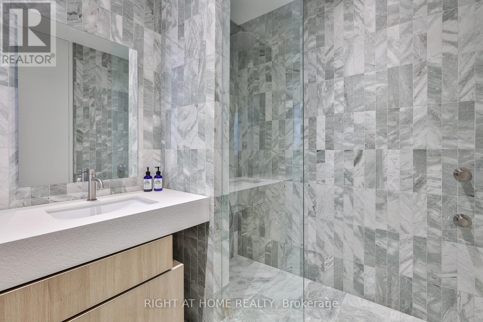 127 Yonge Boulevard, Toronto, Ontario  M5M 3H2 - Photo 42 - C14001020