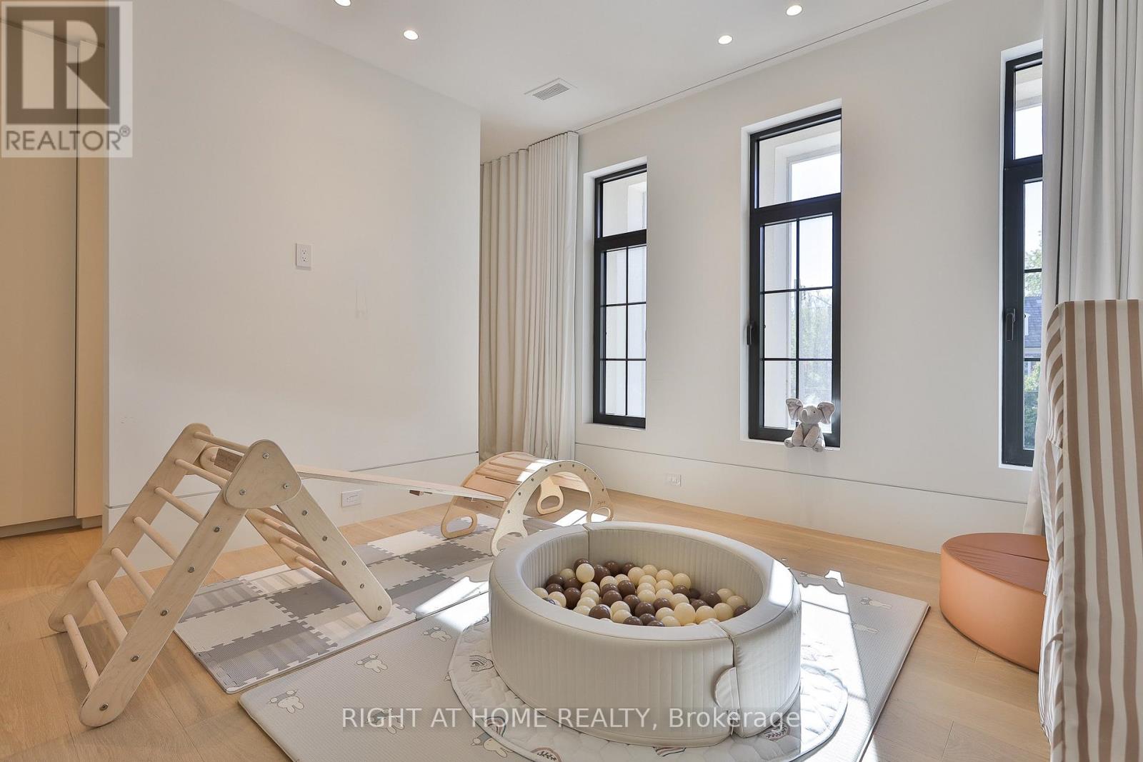 127 Yonge Boulevard, Toronto, Ontario  M5M 3H2 - Photo 45 - C14001020