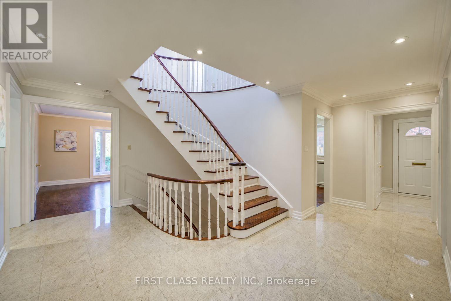 54 Magpie Crescent, Toronto, Ontario  M2L 2E5 - Photo 4 - C14004084