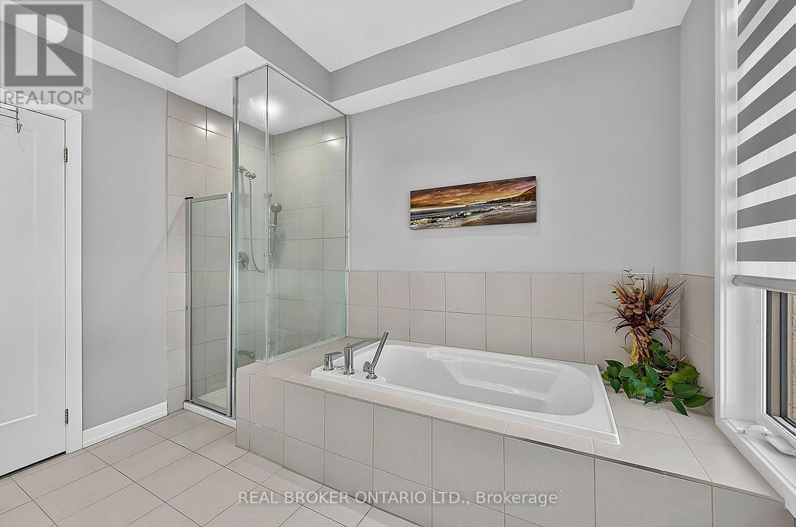 31 Lyall Stokes Circle, East Gwillimbury, Ontario  L0G 1M0 - Photo 10 - N14004116