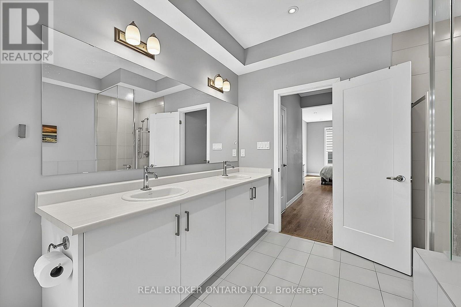 31 Lyall Stokes Circle, East Gwillimbury, Ontario  L0G 1M0 - Photo 11 - N14004116