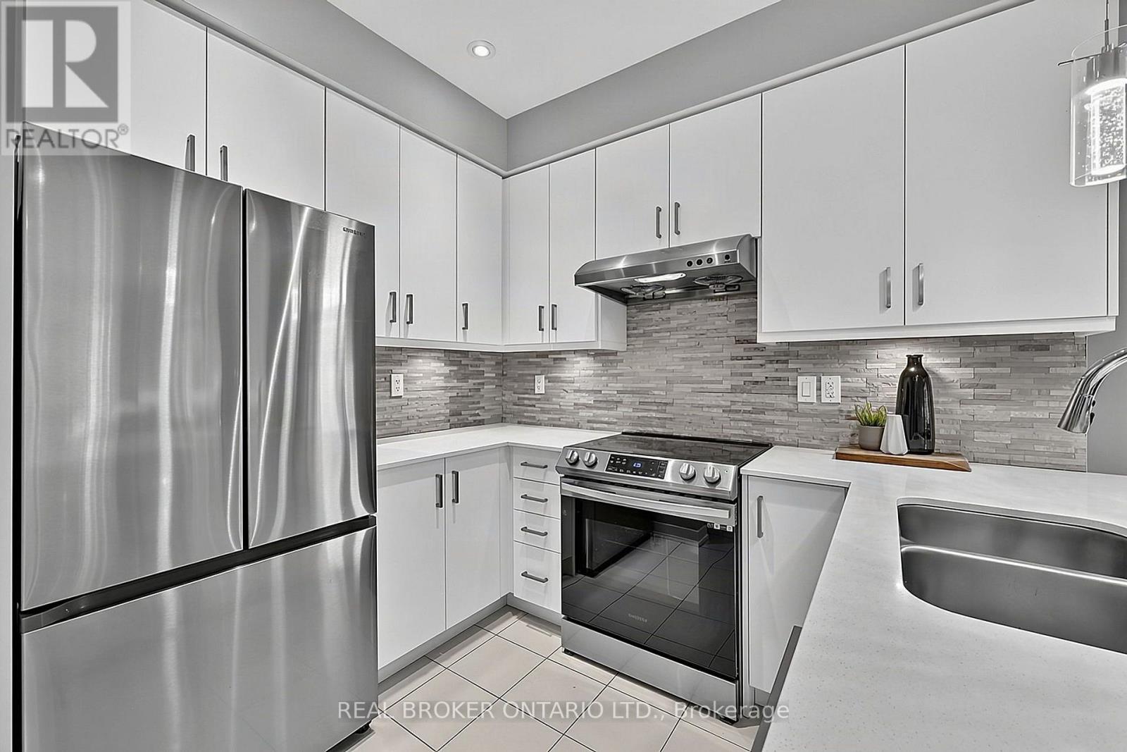 31 Lyall Stokes Circle, East Gwillimbury, Ontario  L0G 1M0 - Photo 2 - N14004116