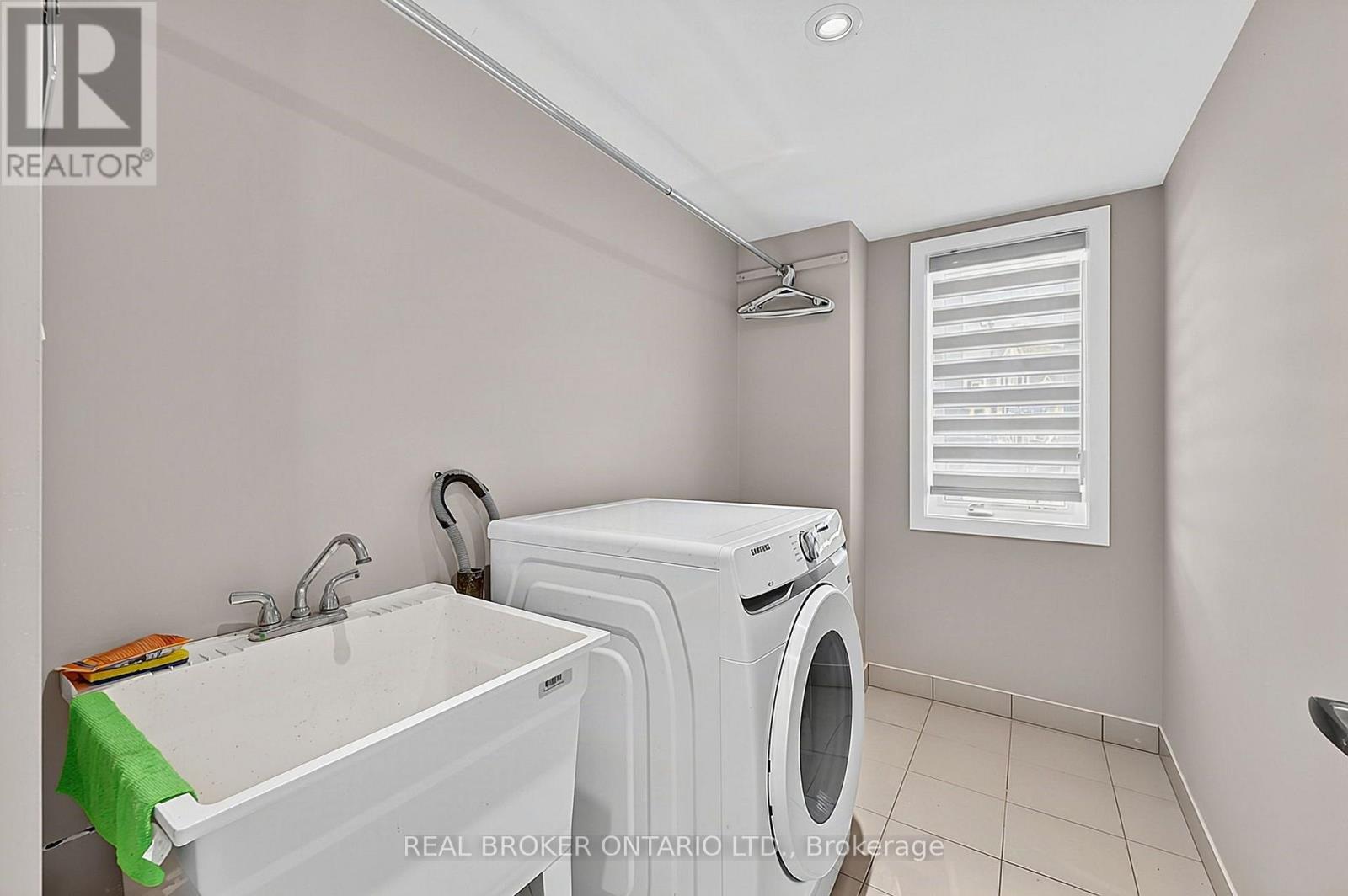 31 Lyall Stokes Circle, East Gwillimbury, Ontario  L0G 1M0 - Photo 25 - N14004116
