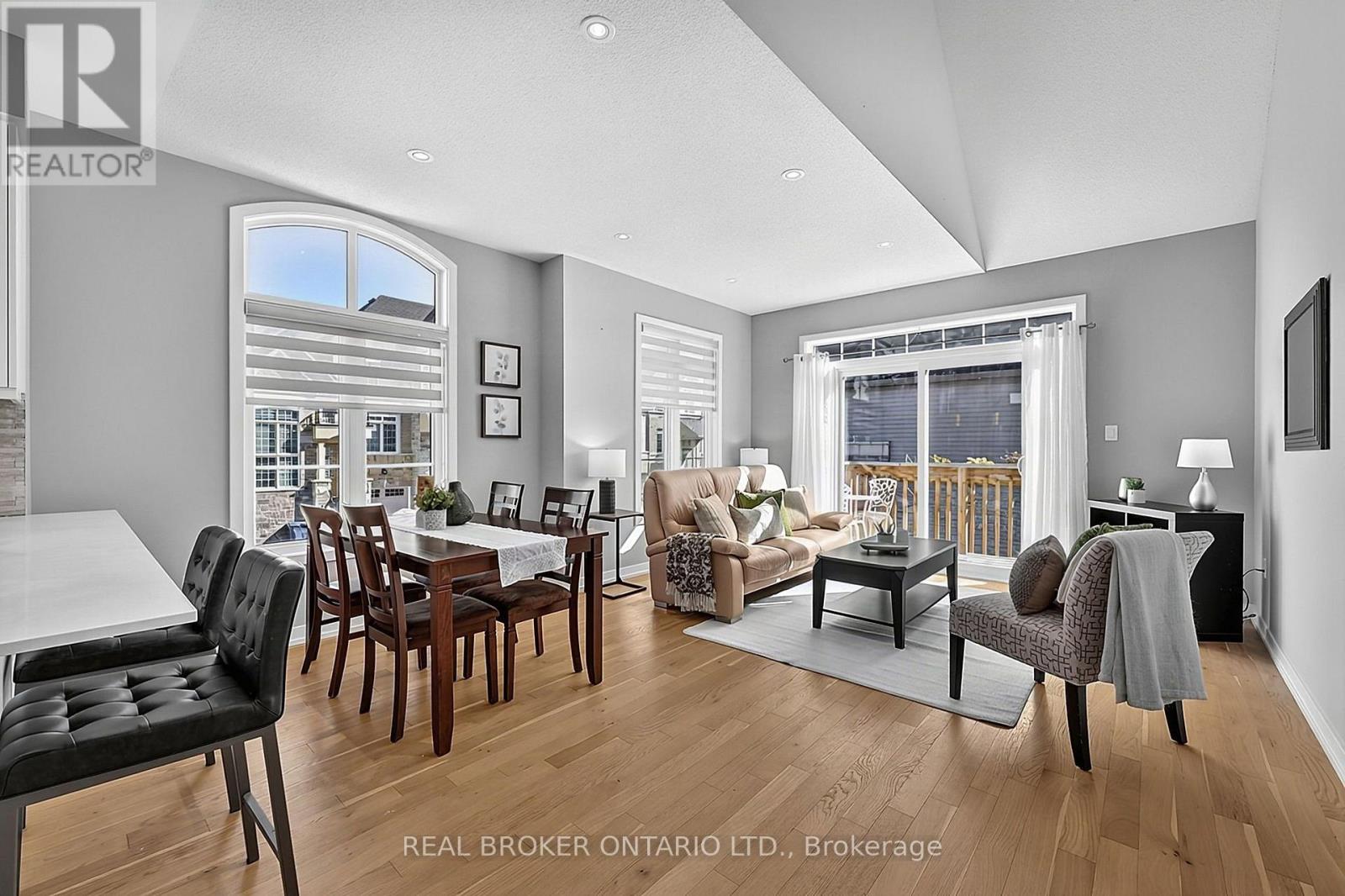 31 Lyall Stokes Circle, East Gwillimbury, Ontario  L0G 1M0 - Photo 5 - N14004116