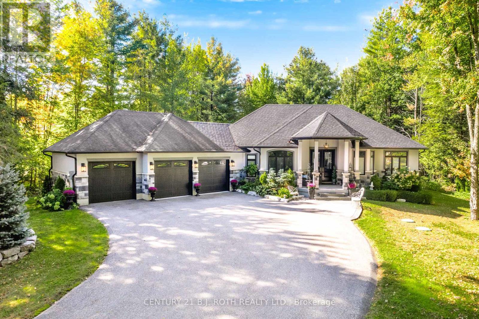 2 SYCAMORE CIRCLE, Springwater, Ontario