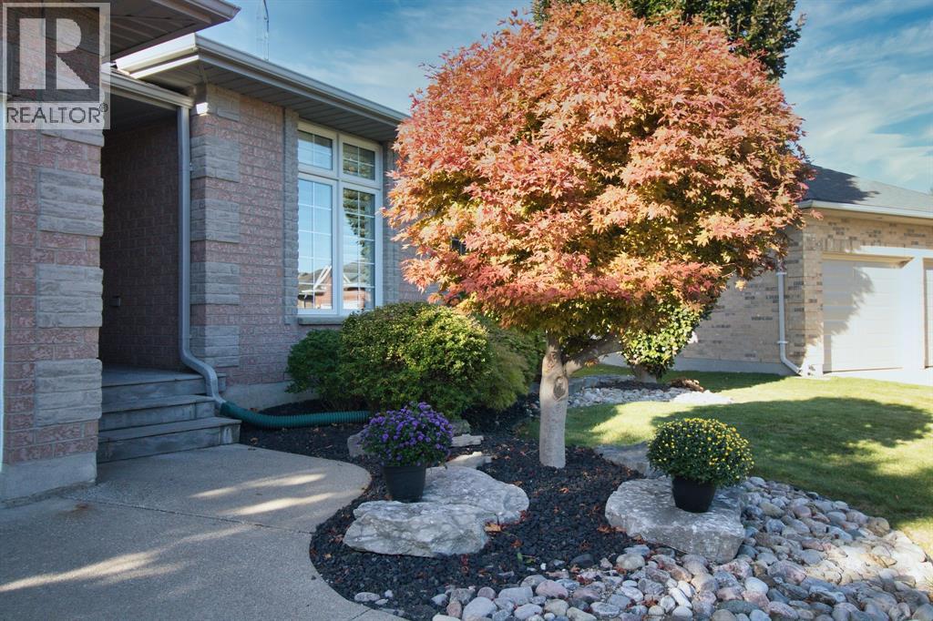 165 Alex Cameron Court, Sarnia, Ontario  N7W 1C3 - Photo 3 - 26025055
